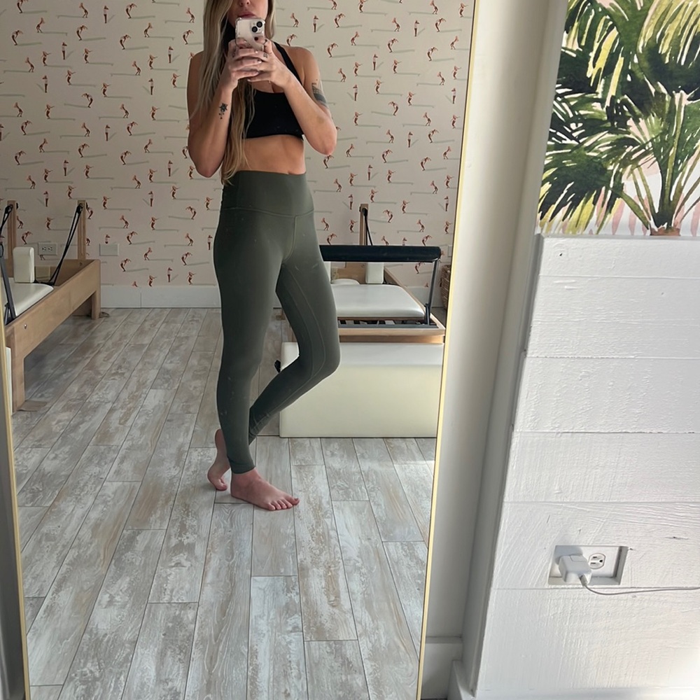 Lululemon Green Ribbed tights Sz 6